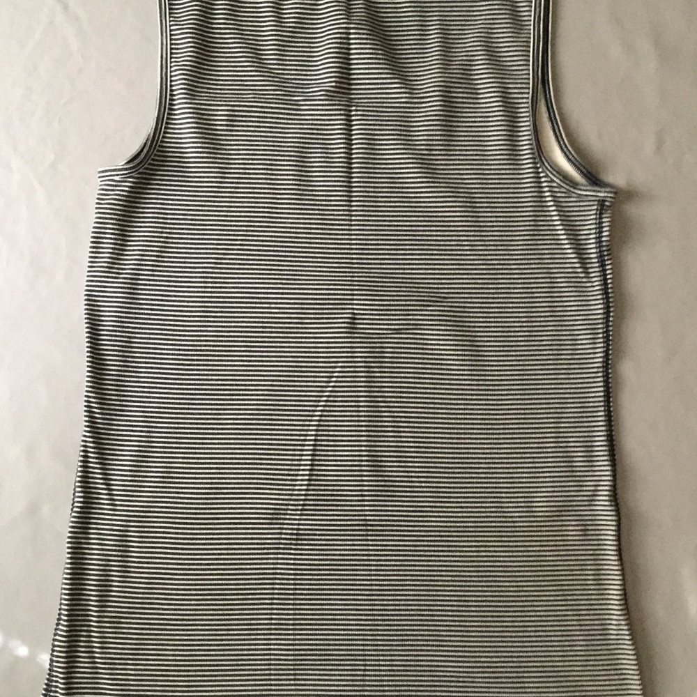 Must-Have-Tank - Picture 2 of 3